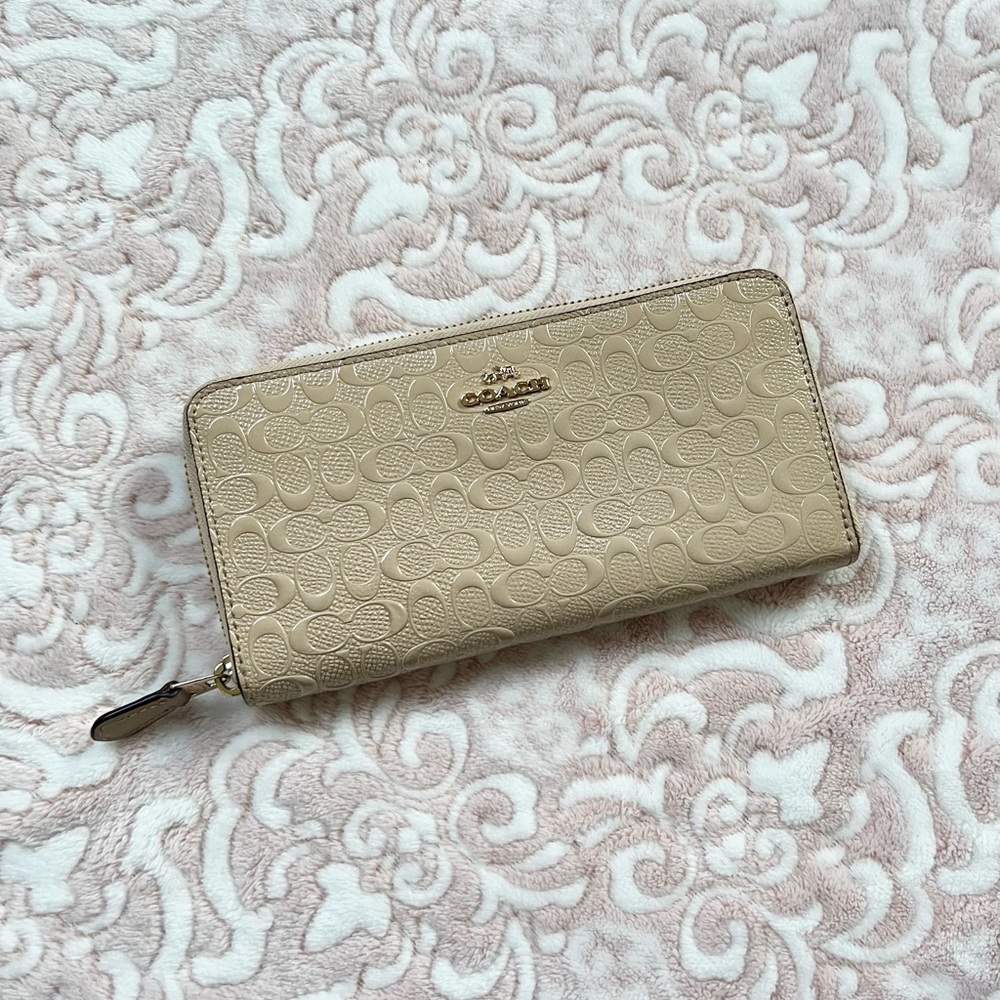 Coach Accordion Zip In Signature Debossed Patent Leather - NWOT!!!!